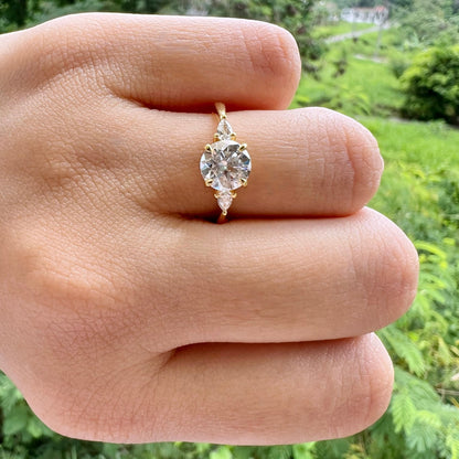 2.65 CT Round Three Stone Moissanite Engagement Ring