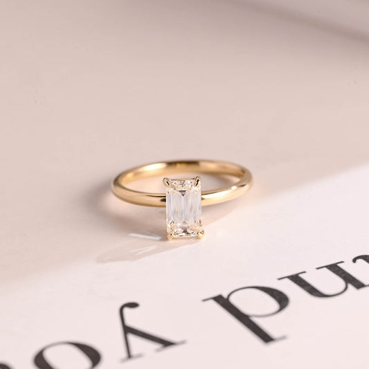 Stunning 1.0 - 2.0 CT Emerald Moissanite Engagement Ring with Solitaire Design 1