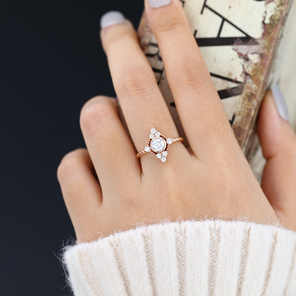 0.41 CT Round Cluster Moissanite Engagement Ring